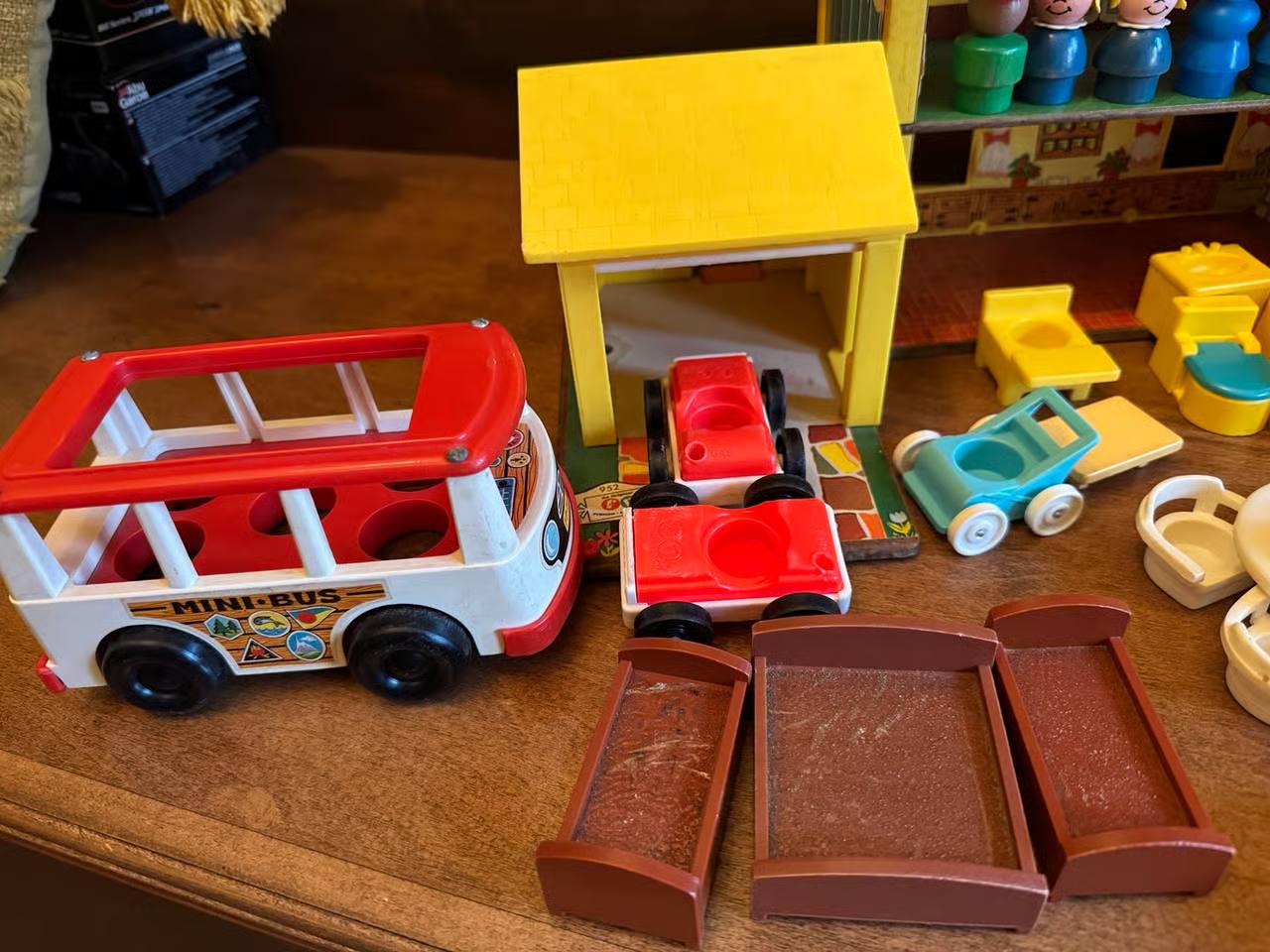 Vintage Fisher Price Little People Yellow Play House ā With Figures, Furniture & Car ā 1970s Toy Set